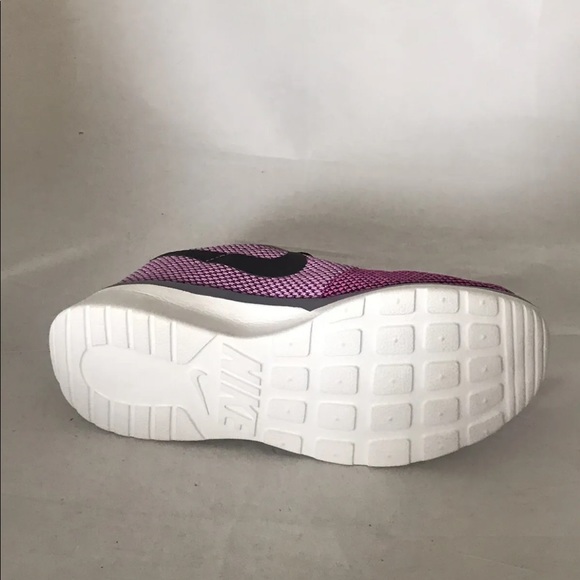 New Nike Women’s Tanjun Racer Sneakers Carbon/ Black/ Magenta 6.5 - Picture 9 of 11